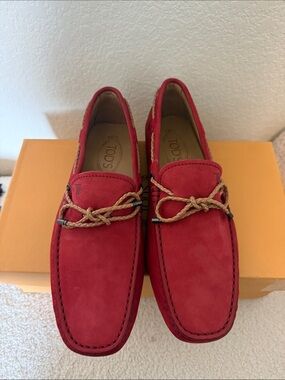 Tods Gommino - size 5 - red suede